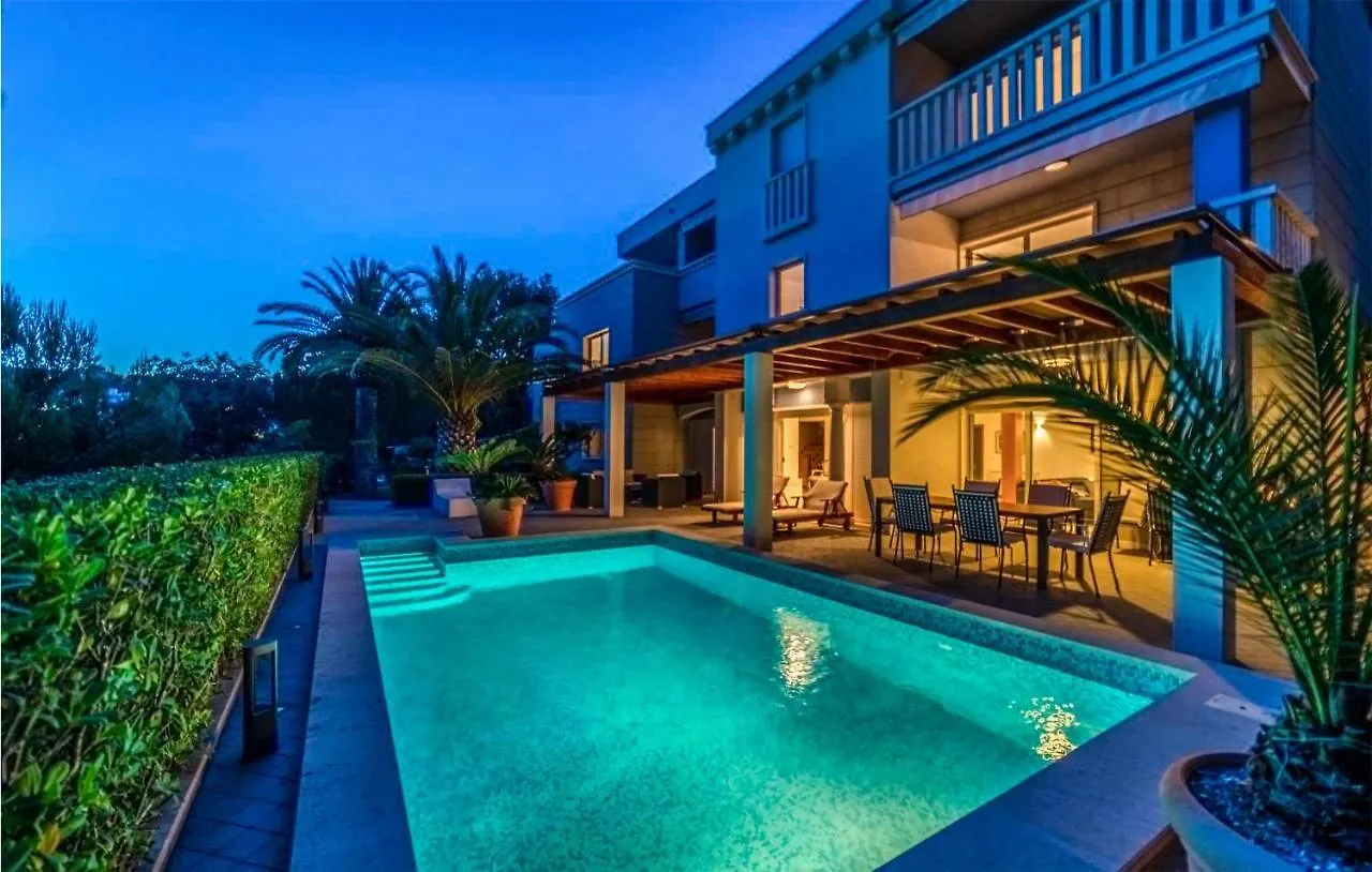 Holiday home Amazing Home In Okrug Gornji With Wifi Trogir
