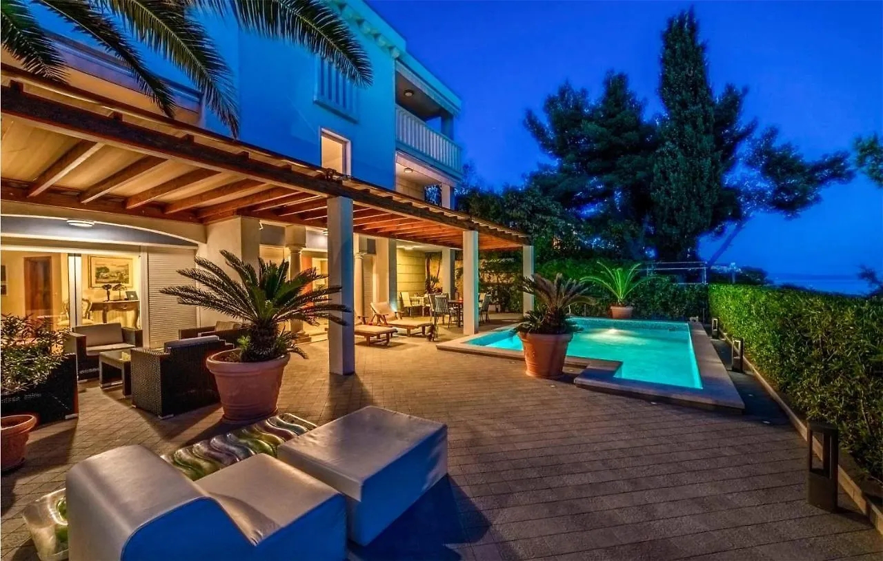 Amazing Home In Okrug Gornji With Wifi Trogir Holiday home