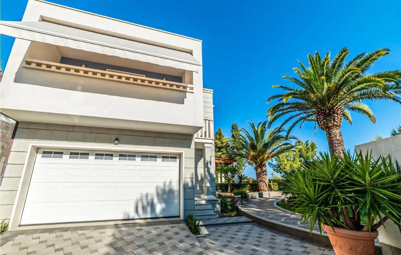 Amazing Home In Okrug Gornji With Wifi Trogir
