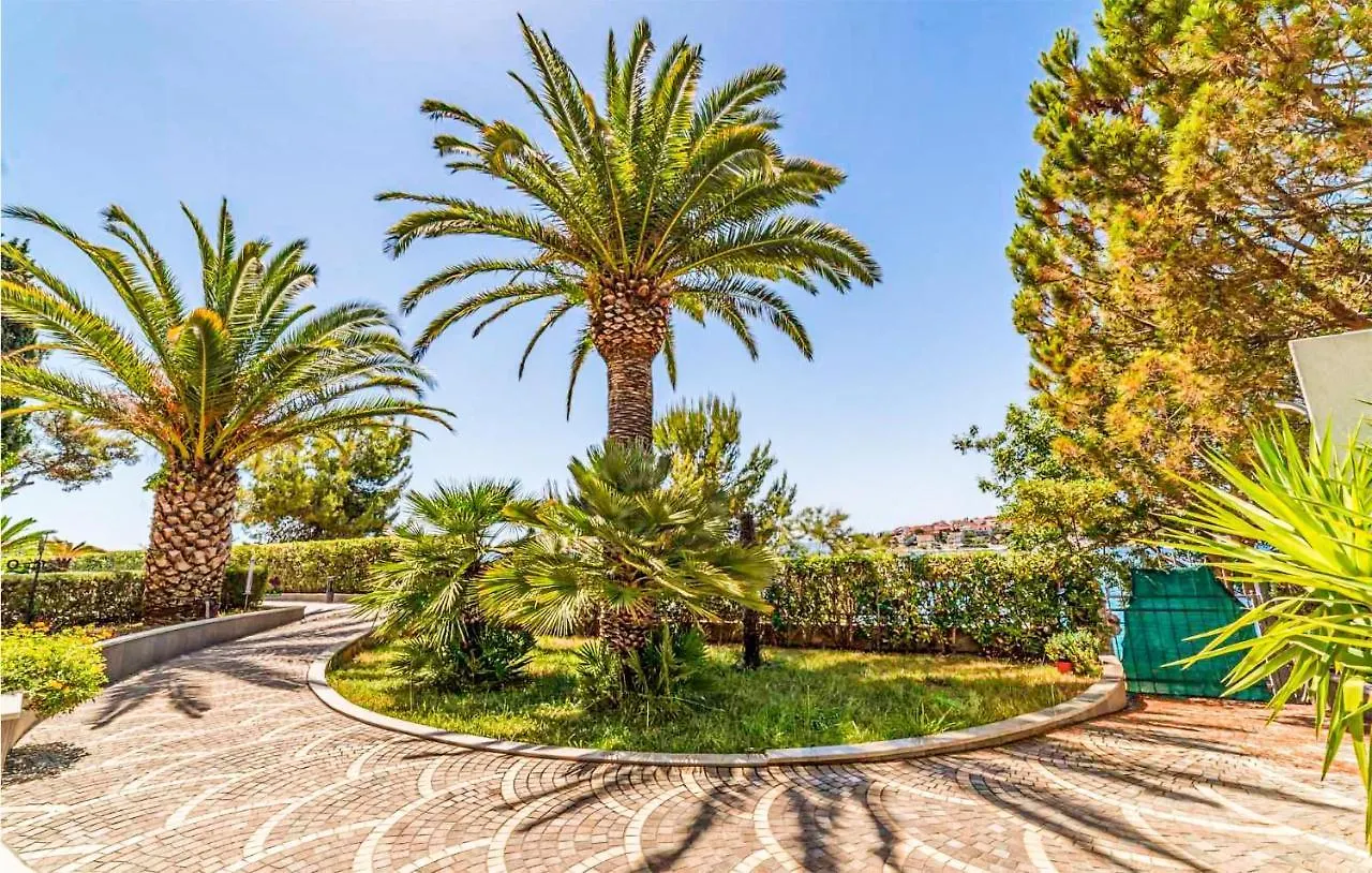 Amazing Home In Okrug Gornji With Wifi Trogir